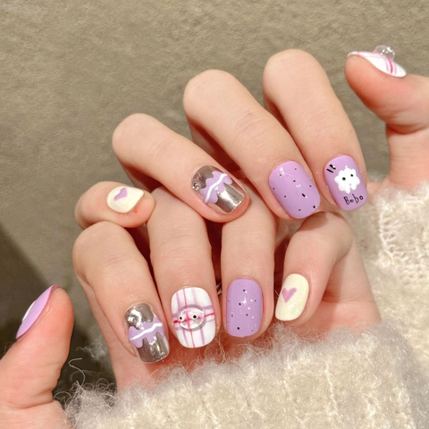 Handgemaakte Kunstnagels Paars Lavendel Hart Rasterpatroon Herbruikbare Glanzende Valse Nagels Met Reliëfdecoraties Voor Dames
