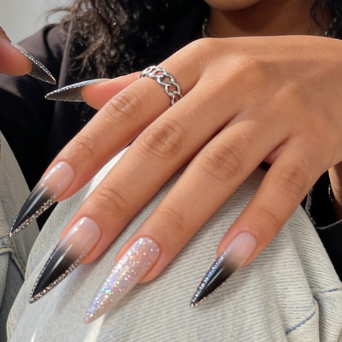 Long Stiletto Press On Nagels Ombre Gradiënt Zwart Roze Glitter Strass Mode Kunstnagels Voor Dames