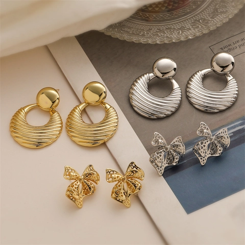 Orecchini A Fiocco Cavo Vintage Rame Placcato Oro Geometrico Trama Ondulata Stile Retrò Accessorio Moda Donna