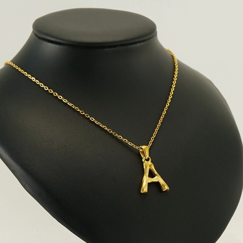 Collar Con Colgante De Letra Inicial De Acero Inoxidable Chapado En Oro De 18K Textura De Bambú