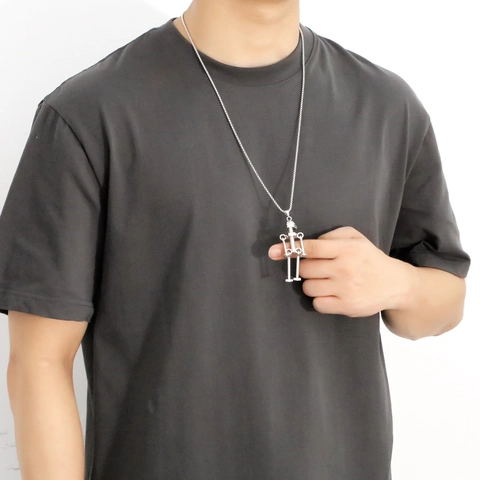 Collier Pendentif Robot Industriel Avec Chaîne À Mailles Carrées En Acier Inoxydable Et Design Vis Écrou En Alliage