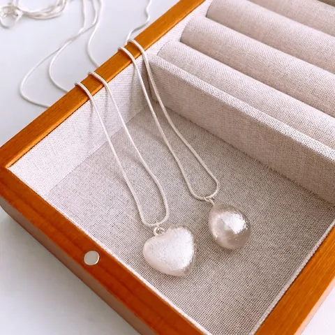 Collar Con Colgante De Corazón Aleación De Cobre Cepillado Mate Cadena De Serpiente Estilo Francés Minimalista Para Mujer Accesorio Diario