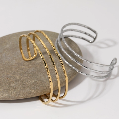 Triple Layer Hammered Texture Open Cuff Bracelet Stainless Steel Gold Plated Minimalist Geometric Wave Design Jewelry