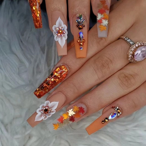 Unghie Finte Lunghe Coffin Autunno Foglie Di Acero Sfumate Arancione Nude Con Strass Fiori Stile Elegante Per Donne