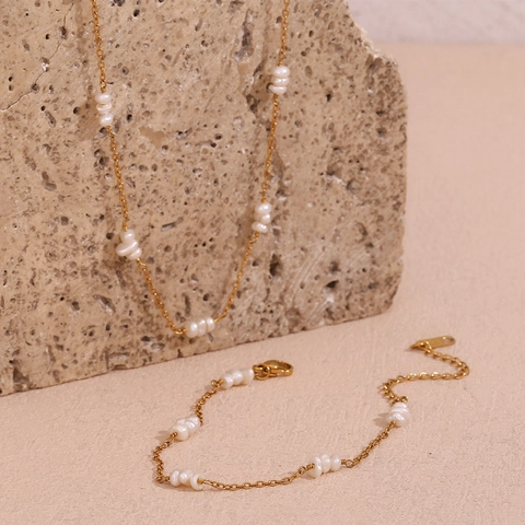 Collier Bracelet en Acier Inoxydable avec Perles d'Eau Douce pour Femmes Plaqué Or 18K Bijoux de Mode Élégants Accessoire