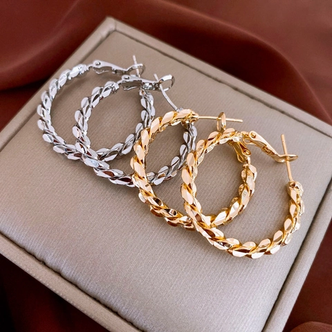 Geometrische Gedraaide Hoop Oorbellen Koperen Lichaam Met Silver Earring Post Minimalistische Metalen Stijl Voor Dames