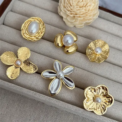 Anello Regolabile in Rame Placcato Oro 18K Vintage Donna Perla Artificiale Floreale Disco Rotondo Testurizzato