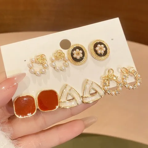 Pendientes De Botón Vintage Aleación Geométrico Triángulo Flor Lazo Con Poste De Plata Estilo Retro Francés Elegante