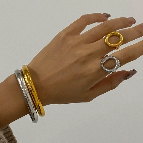 Set di Bracciale Geometrico e Anello Irregolare in Acciaio Inossidabile Minimalista Occidentale Placcato Oro 18K Gioielli Donna