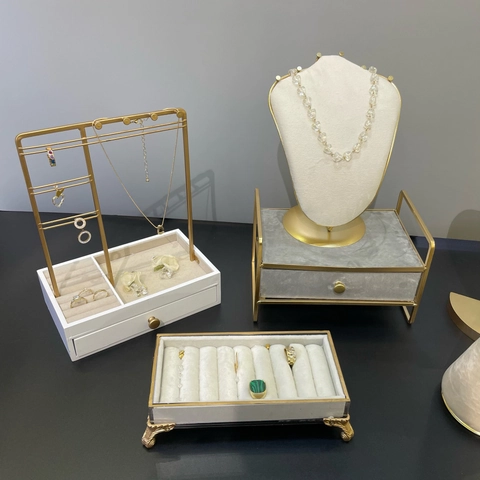 Elegant Jewelry Display Stand Necklace Bust Velvet Ring Tray Organizer Gold Metal Rack Minimalist Luxury Desktop Storage