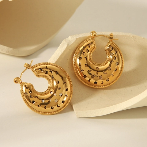 Chic Étoile Lune Évidée Créoles En Acier Inoxydable Plaqué Or 18K Hypoallergénique Bijoux Minimalistes Pour Femmes