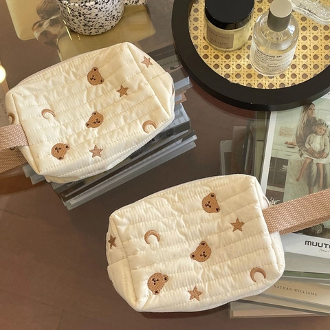 Süße Bär Stickerei Gesteppte Baumwolle Kosmetiktasche Reißverschluss Tragbare Make-up Tasche Mit Handschlaufe Für Reisen Alltag