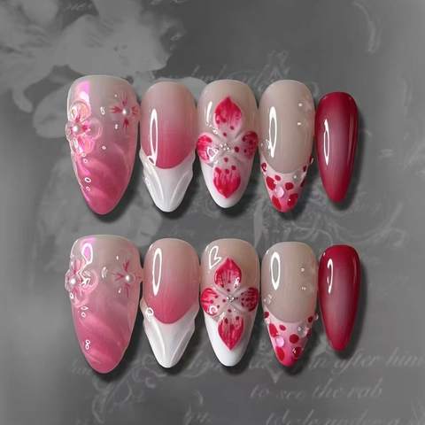 Magenta Gradiënt Franse Kunstnagels Met 3D Reliëf Bloem Parel Accenten Amandelvorm Kunstnagels Manicure Kit