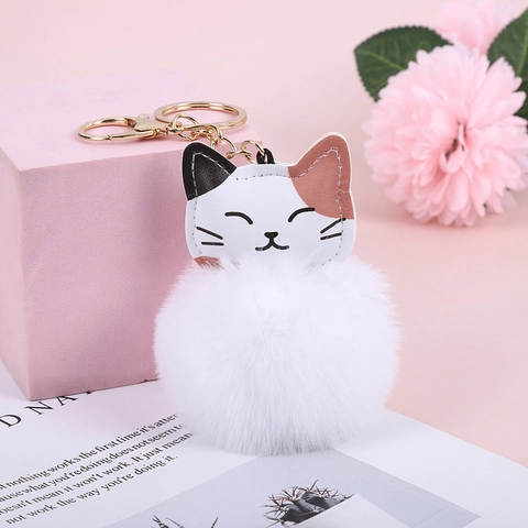 Süßer Maneki-neko Kunstfell Bommel Schlüsselanhänger Künstliche Pompon Katze PU Leder Legierung Schlüsselring Tasche Anhänger Damen