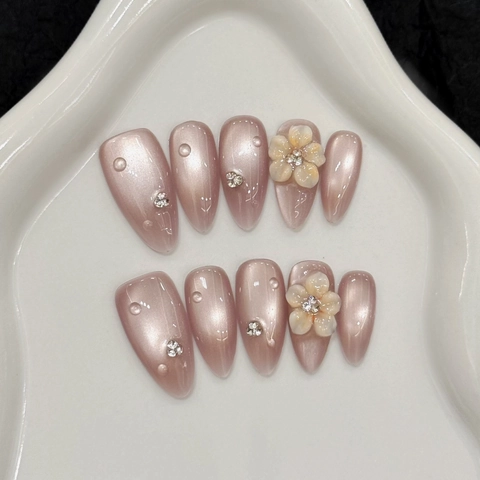 Handgefertigte Press On Nägel Lange Mandelform Mit 3D Blumen Strasssteinen Und Katzenaugen Effekt Elegantes Maniküre Zubehör
