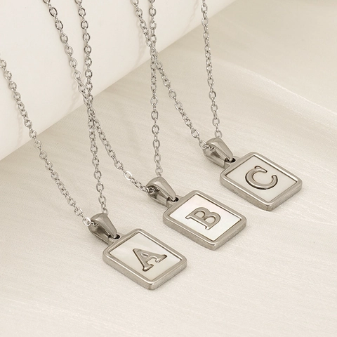 Roestvrijstalen Ketting Met Witte Schelp Initiaal Letter Hanger Vierkant Geometrische Mode Sieraden Cadeau Voor Vrouwen
