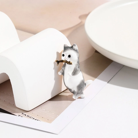 Spilla Gatto Cartone Animato Pin Lega Smalto Gattino Con Pesce Design Gioielli Animali Novità Per Donna Accessori