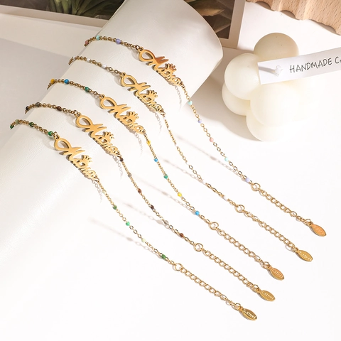 Bracelet Lettre Mama Acier Inoxydable Avec Perles Colorées Plaqué Or Détail Couronne Cadeau Mère Pour Femmes Mode