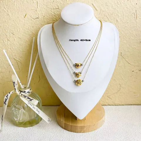 Collar con Colgante de Osos Rosas Estrella de Mar de Acero de Titanio de Dos Tonos Chapado en Oro 18K Joyería para Mujer
