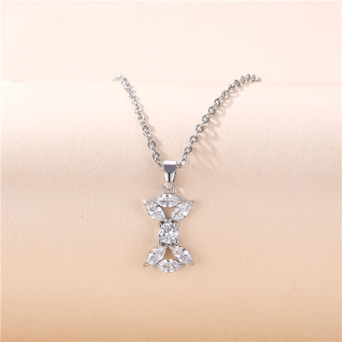 Elegante Collana Con Ciondolo A Fiore Catena In Acciaio Inossidabile Rame Zircone Farfalla Per Donna