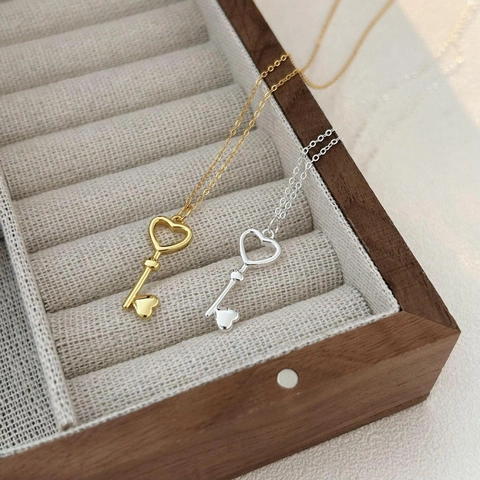 925 Sterling Silver Heart Key Necklace For Women Minimalist Elegant Hollow Heart Pendant Jewelry