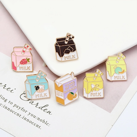 Broche en Émail Créative Forme Boîte de Lait Alliage Fruit Fraise Bouteille de Lait Insigne de Revers Bijoux Accessoires de Vêtement
