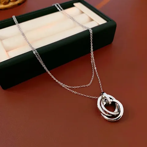 Interlocking Rings Pendant Necklace Copper Layered Chain Silver Color Minimalist Elegant Jewelry For Women Fashion Accessory