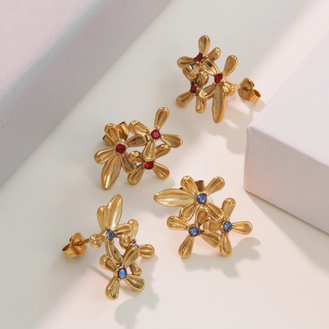 Elegant Stainless Steel Floral Stud Earrings For Women Sweet Flower Design Rhinestone Inlaid Gold Plated Jewelry Gift