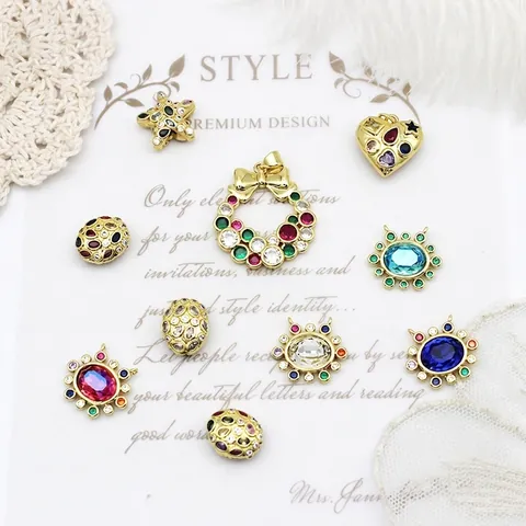 Dijes Colgantes Circonitas Colores DIY Joyería Corona Navidad Corazón Estrella Óvalo Latón Chapado Oro 18K Para Collar Pulsera Pendientes