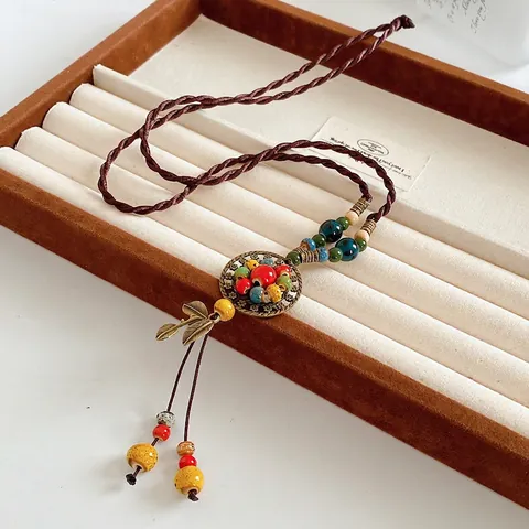 Collier Long Pendentif Bohème Ethnique Perles Céramique Colorées Feuille Alliage Corde Tissée Main Chaîne Pull Vintage