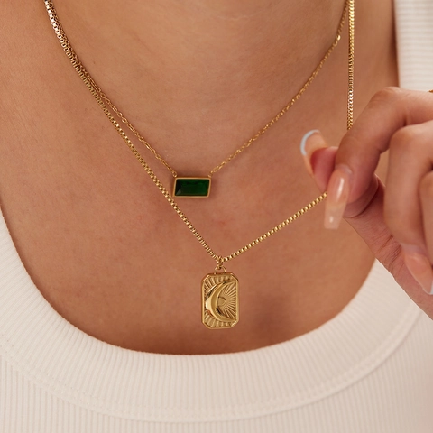 Doppelschichtige Halskette 18K Vergoldeter Edelstahl Sonne Mond Relief Plakette Grüner Zirkon Anhänger Damen Vintage