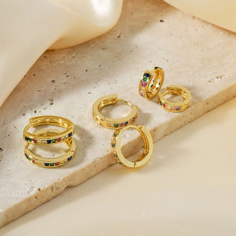 Boucles D'oreilles Créoles Huggie Cuivre Zircone Colorée Arc-En-Ciel Inlay Bijoux Géométriques Rétro