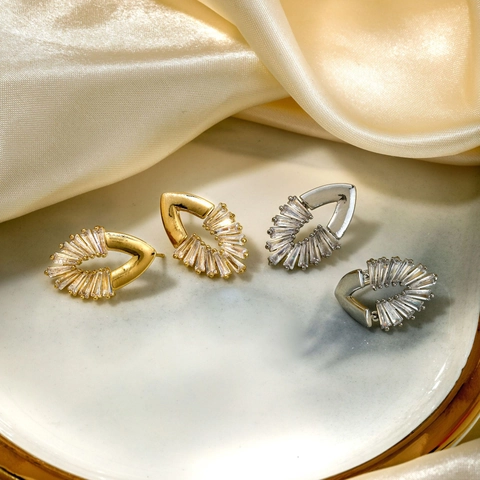 Orecchini a Bottone Moderni Geometrici in Rame e Zirconia Goccia per Donna Gioielli da Pendolare con Zirconia Intarsiata