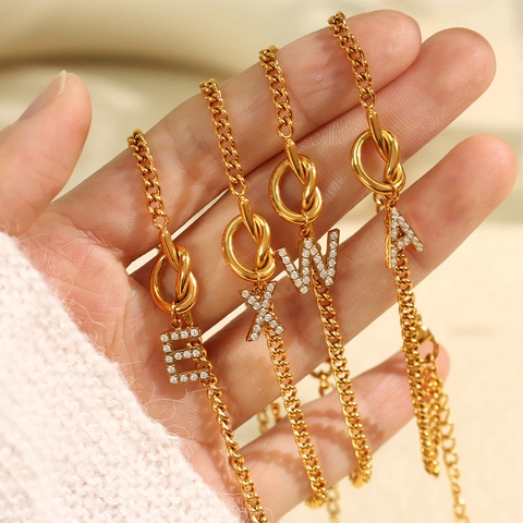 Pulsera De Letra Inicial De Acero Inoxidable Chapado En Oro Con Pedrería Diseño De Nudo Joyas De Moda Para Mujer