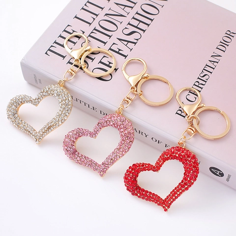 Porte-clés Cœur Creux en Métal avec Strass Mignon Pendentif de Sac Anneau de Clé de Voiture Accessoires de Mode pour Femmes