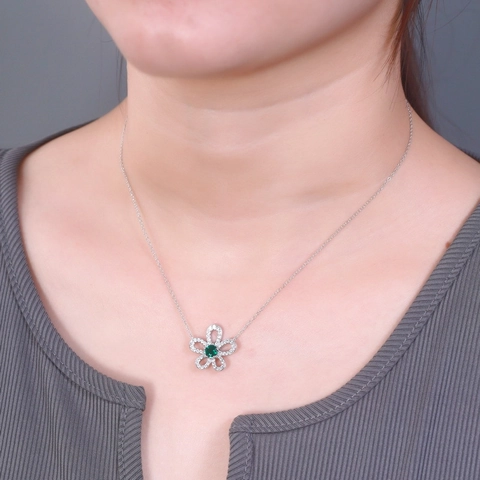S925 Sterlingsilber Blume Anhänger Halskette Mit Lab-Smaragd Rubin Besetzt Strass Retro Leichter Luxus Schlüsselbeinkette Schmuck Für Damen
