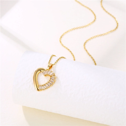 Collana Con Ciondolo A Cuore Minimalista Placcata In Oro 18K Acciaio Inossidabile Zircone Gioielli Per Donna