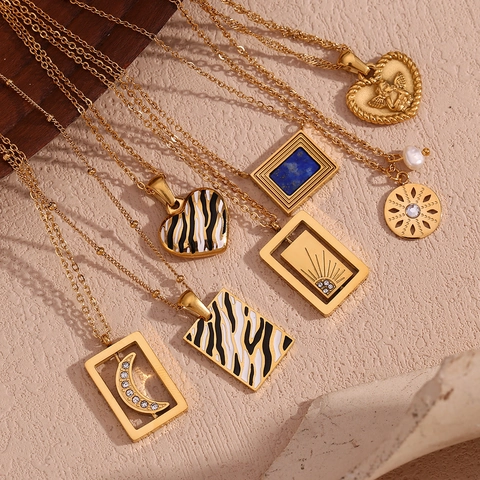 Collier Pendentif Multicouche en Acier Inoxydable à la Mode pour Femmes Plaqué Or 18K Collier Géométrique Soleil Étoile Lune Bijoux en Perle Artificielle et Strass