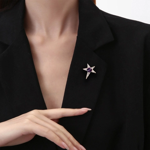Elegante Spilla a Stella Pentagramma in Lega Strass Cristallo Pin da Risvolto Distintivo di Moda Personalizzato Corsage per Abito Maglione Gioielli Unisex