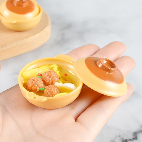 Miniature Simulation Food Model PVC Clay Pot Ramen Noodles With Lid Play Kitchen Dollhouse Accessories Decorative Toy