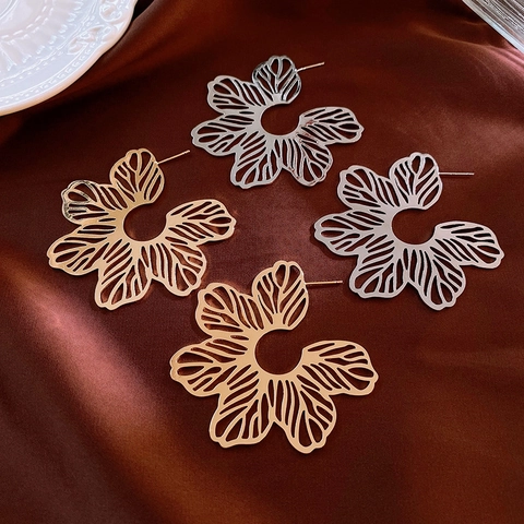 Hollowed Out Flower Stud Earrings Exaggerated Metal Statement Jewelry With Silver Earring Post For Women Elegant