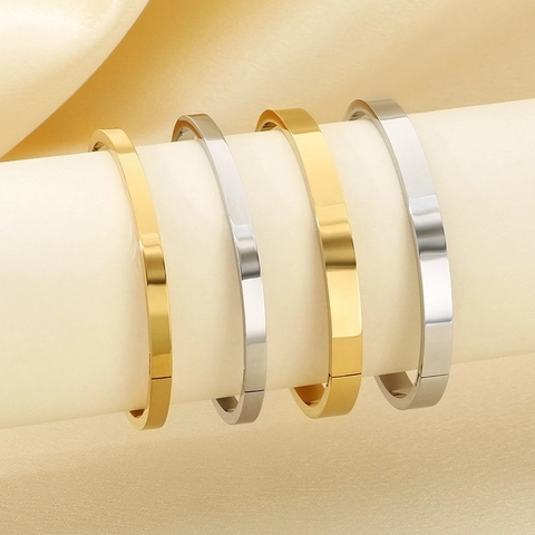 Bracciale Rigido Minimalista In Acciaio Inossidabile Lucido Placcato Oro 18K Piatto Ovale Con Chiusura Gioielli Di Moda Donna