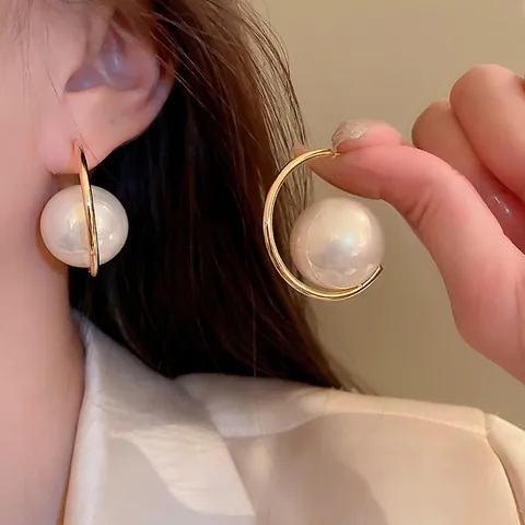 Orecchini A Lobo A Forma Di C Con Grande Perla Artificial Sintetica E Perno In Argento Minimalista Geometrico Chic Elegante Per Donna