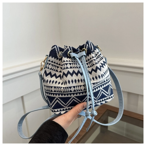 Borsa a Secchiello Intrecciata Ricamata Stile Etnico Donna Vintage Coulisse Tracolla per Viaggi Vacanze Piccola Borsa a Mano Quotidiana