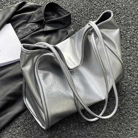 Borsa Tote A Spalla In Pelle PU Grande Capacità Consistenza Pieghettata Chiusura Magnetica Versatile Casual Pendolare Moda Donna