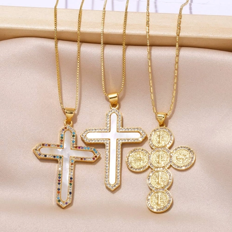 Collar Con Colgante De Cruz Cobre Chapado En Oro Con Circonitas De Colores Y Concha De Nácar Joyas Religiosas