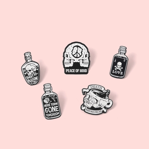 Pin de Esmalte de Calavera Gótica Broche de Aleación Punk Oscuro Insignia de Metal Frasco de Poción Taza de Café para Mochila Ropa Chaqueta Sombrero Joyería Unisex