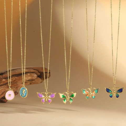 Collana con Pendente a Farfalla Geometrica Retrò Catena in Rame Smaltato Minimalista Fashion Choker Gioielli da Donna