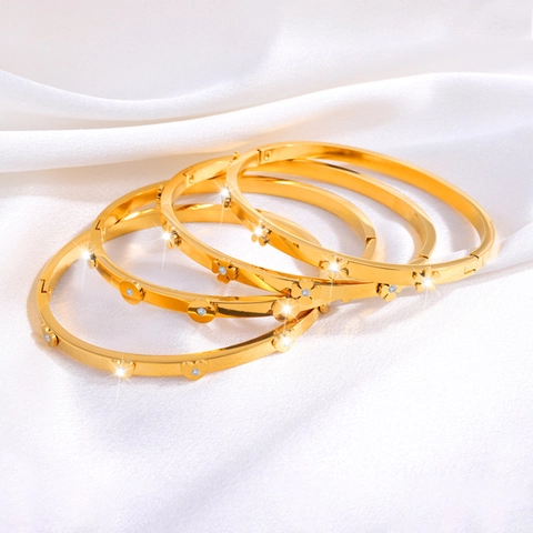 Pulsera De Acero De Titanio Chapada En Oro Con Dijes De Flores Corazón Estrellas De Diamantes De Imitación Brazalete Dulce Para Mujer