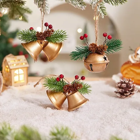 Addobbi Per Albero Di Natale Con Campanelle In Metallo Feltro Pigne Bacche Rosse E Fiocco Decorazioni Per Feste Natalizie